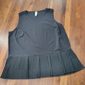 Spanx Yes Pleats Tank Sweat Wicking Quick Drying Tank Size Large